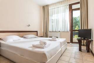 Отель Hotel PRESLAV Золотые Пески Двухместный номер с 1 кроватью или 2 отдельными кроватями-1