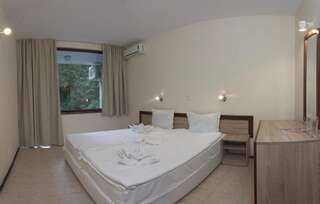 Отель Hotel PRESLAV Золотые Пески Двухместный номер с 1 кроватью или 2 отдельными кроватями-8